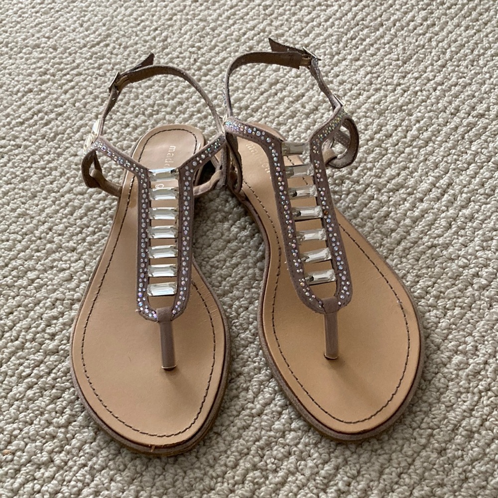 Madden Girl Bejeweled Formal Thong Sandals Nude Sparkly Prom Size 8 Like New